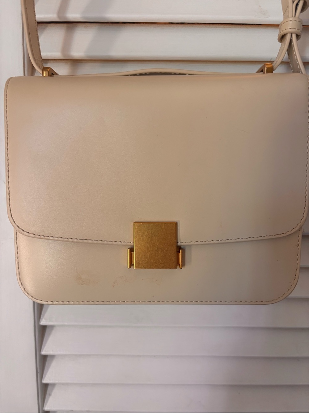 Quince Cream Leather Box Crossbody with Gold Clasp - Picture 2 of 6